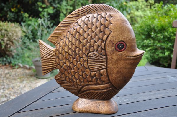 Poisson sculpté en bois exotique – Image 6
