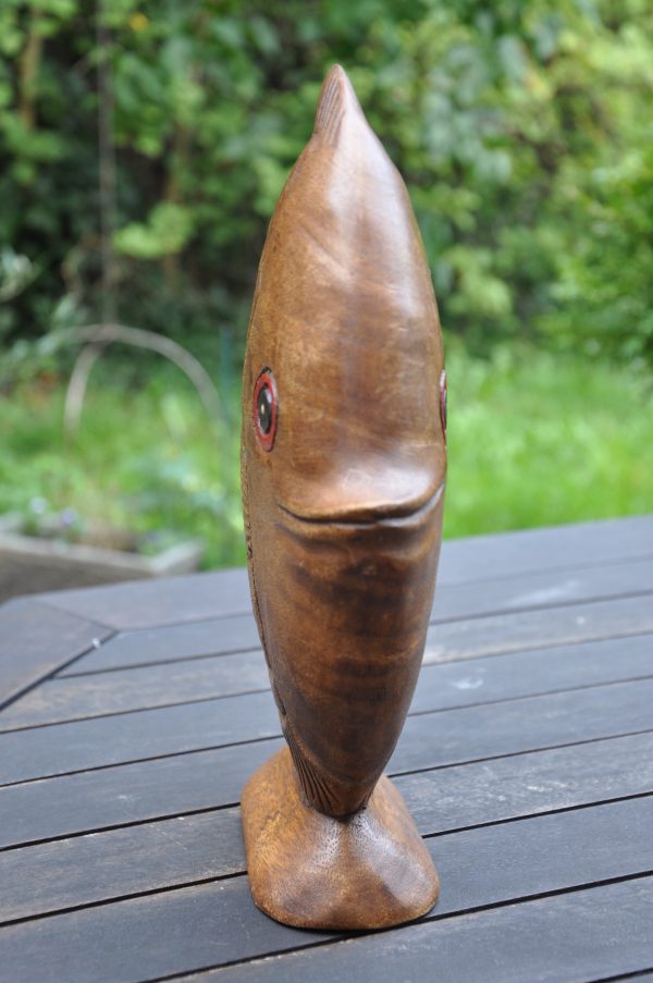 Poisson sculpté en bois exotique – Image 5