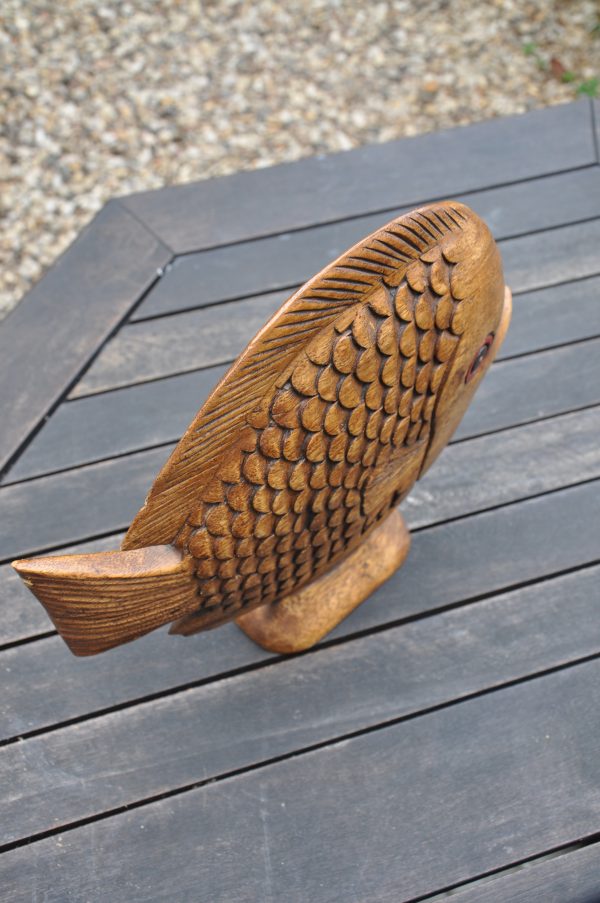 Poisson sculpté en bois exotique – Image 4