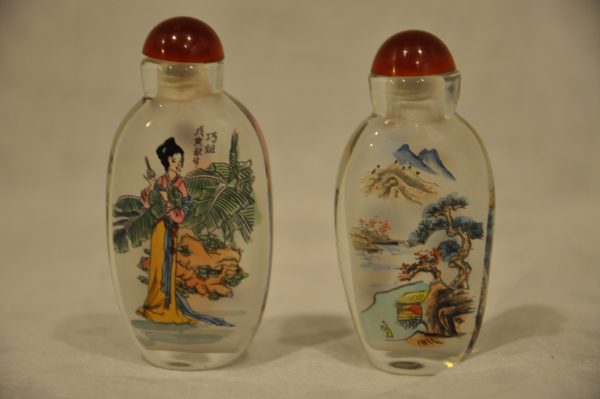 2 tabatières chinoises en verre peint de l’intérieur  