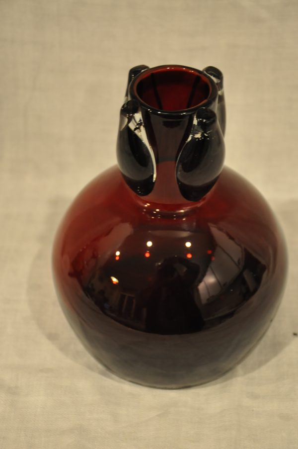 Superbe vase  boule en verre  bordeaux 