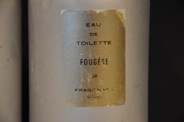 Lot de 2 anciennes bouteilles de parfum Fragonard – Image 2