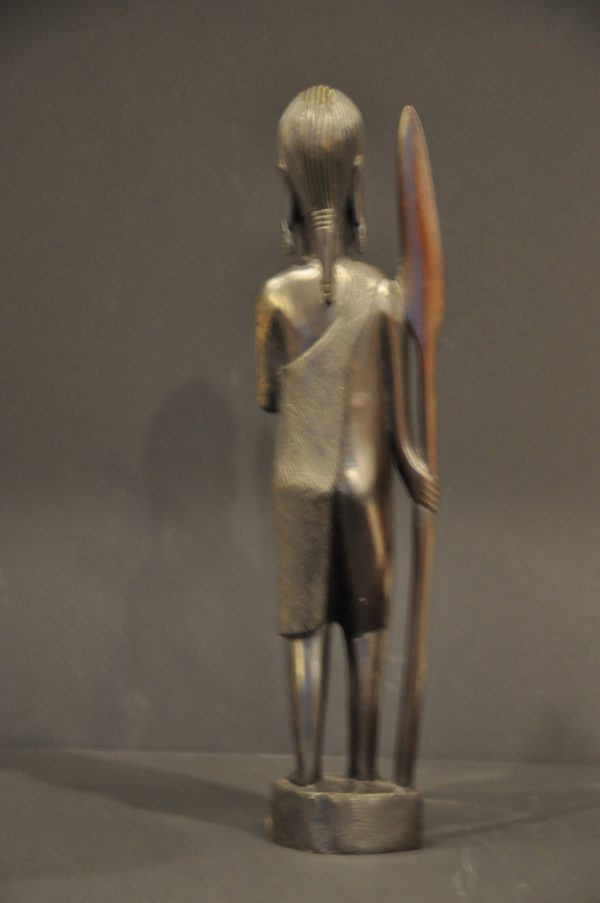 Statuette guerrier Massaï africain en bois d'ébène – Image 3