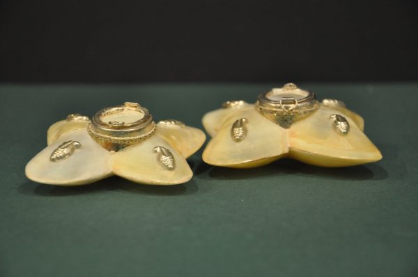 Très belles Boites à priser ou pilules en coquillage  – Image 2