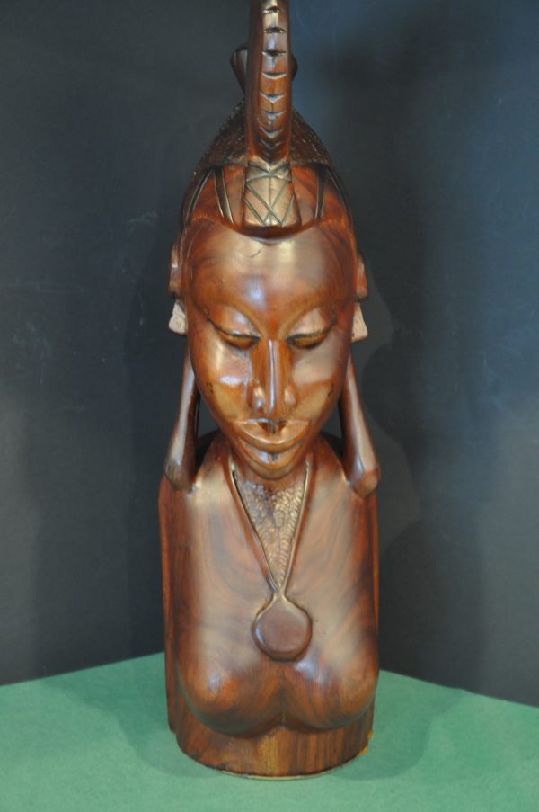 Buste de Femme Sculpté en Ébène de Macassar
