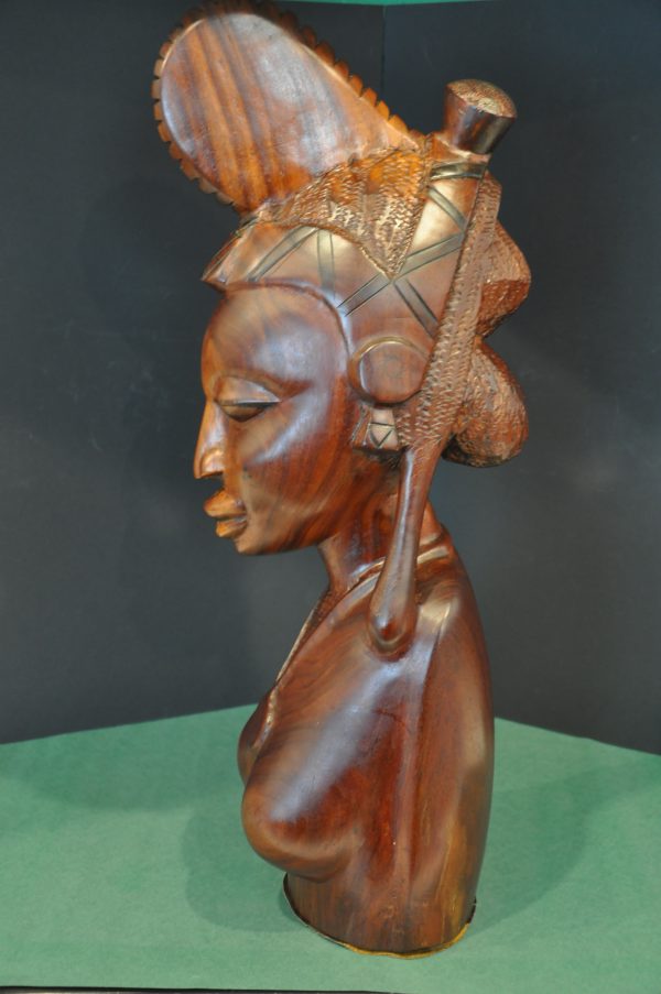 Buste de Femme Sculpté en Ébène de Macassar – Image 4