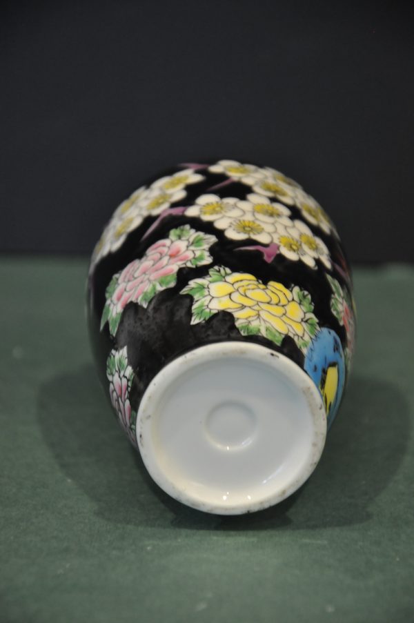 VASE EN PORCELAINE POLYCHROME JAPONAISE  – Image 4
