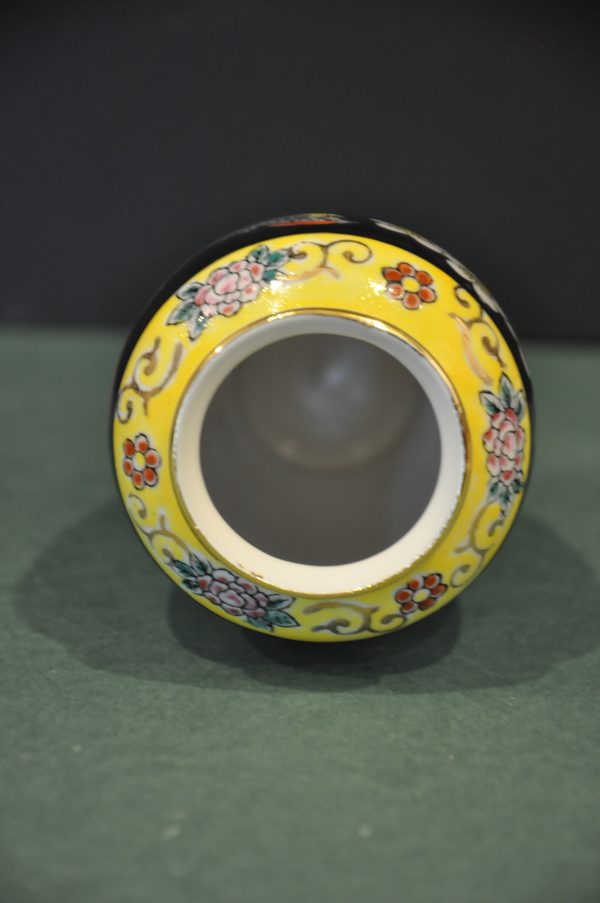 VASE EN PORCELAINE POLYCHROME JAPONAISE  – Image 3