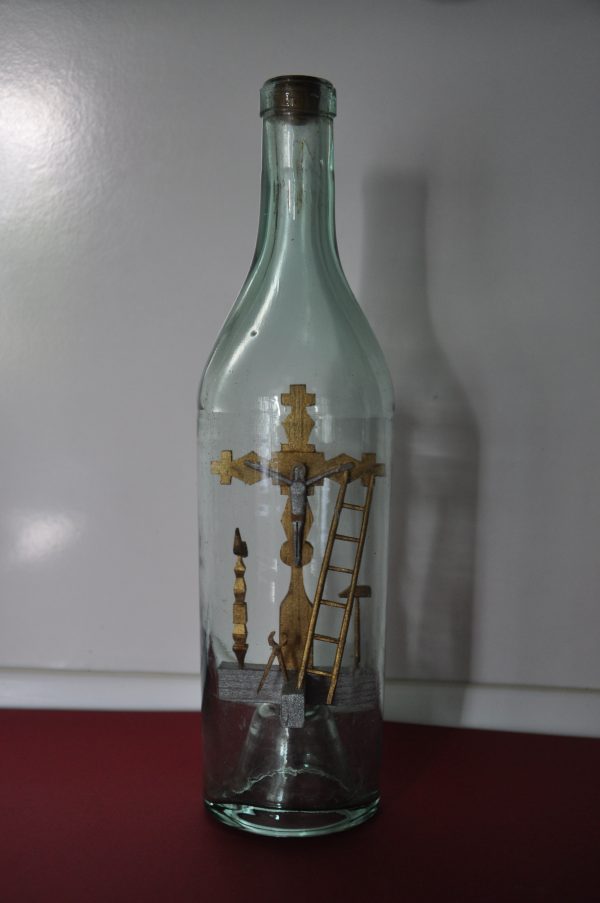 ANCIENNE BOUTEILLE DE LA PASSION-CALVAIRE