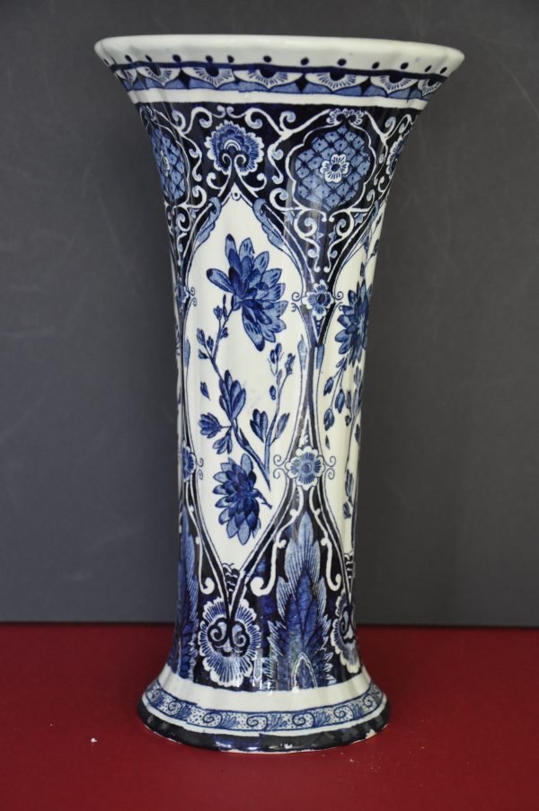 VASE DELFTS EN FAIENCE - MAASTRICHT