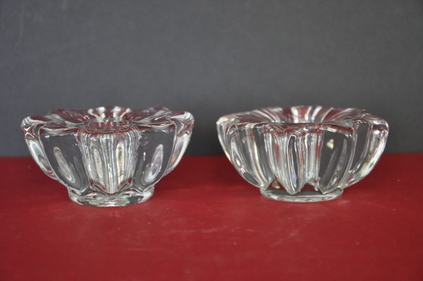 PAIRE DE PETITS BOUGEOIRS EN CRISTAL (PIERRE D'AVESNE) – Image 6