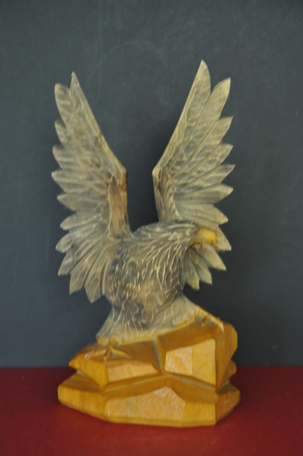 AIGLE  UKRAINIEN EN  BOIS SCULTE A LA MAIN