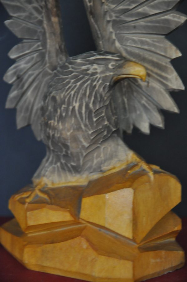 AIGLE  UKRAINIEN EN  BOIS SCULTE A LA MAIN – Image 6