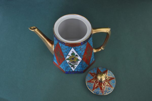 Théière en Porcelaine de Limoges Décor de Fleurs disposés dans des losanges – Image 6