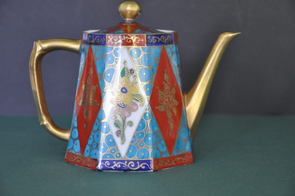 Théière en Porcelaine de Limoges Décor de Fleurs disposés dans des losanges – Image 4
