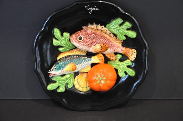 Assiette en trompe oeil vintage en céramique et barbotine vernie (années 70)