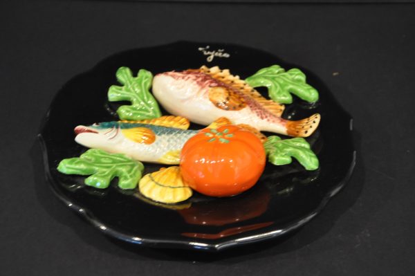 Assiette en trompe oeil vintage en céramique et barbotine vernie (années 70) – Image 8
