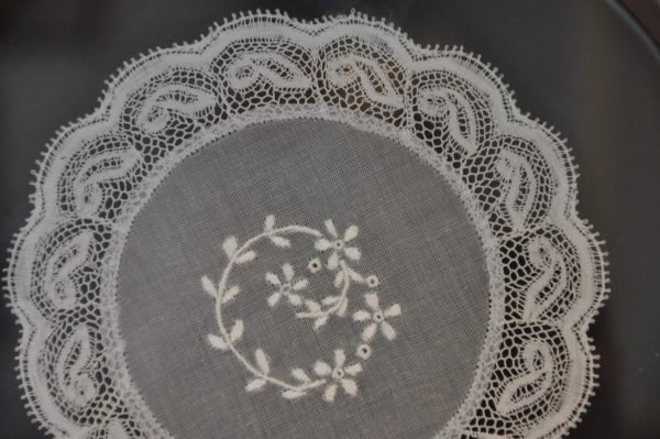 Dentelle de Valenciennes fait à la main – Image 2