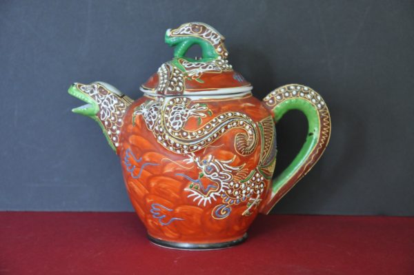 Théière japonaise en porcelaine XXeme  -  décor Dragon