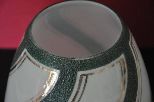 vase en verre soufflé , Art Déco. Décor vert et or – Image 4