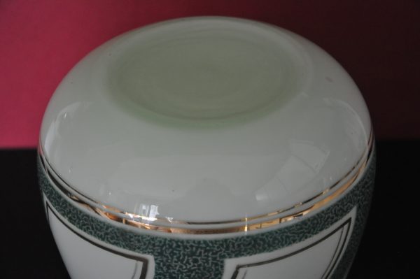 vase en verre soufflé , Art Déco. Décor vert et or – Image 3