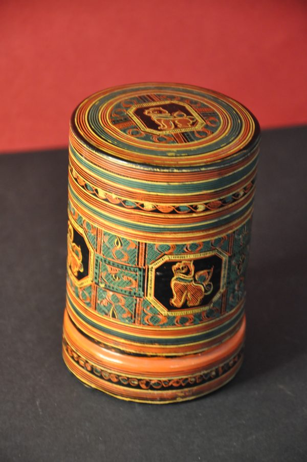 Boîte à thé cylindrique en laque rouge- Art asiatique – Image 8