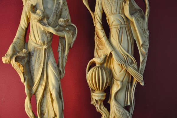 Paire de statues chinoises sculptées en résine - ART ASIATIQUE – Image 10