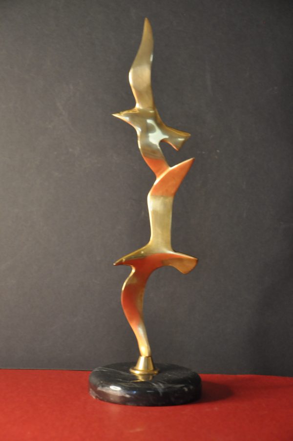Sculpture en laiton massif  représentant des mouettes en vol. années 50 – Image 4