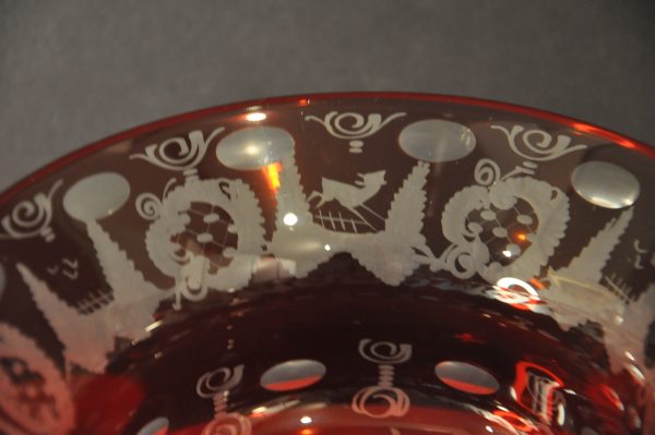Coupe en cristal de Bohème gravé, couleur rubis. – Image 6