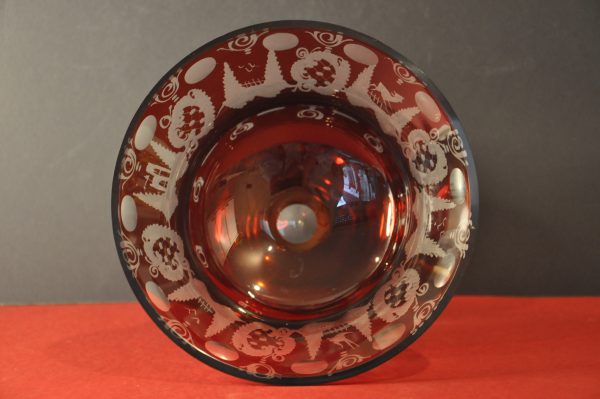 Coupe en cristal de Bohème gravé, couleur rubis. – Image 5