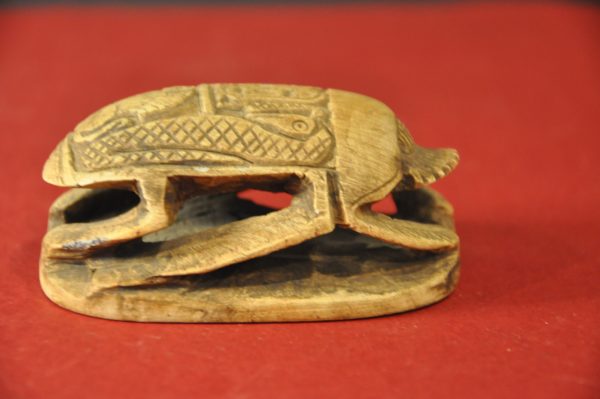 Magnifique scarabée égyptien vintage, Sculpté dans une pierre dure " – Image 6