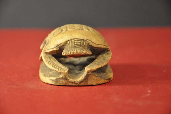 Magnifique scarabée égyptien vintage, Sculpté dans une pierre dure " – Image 4
