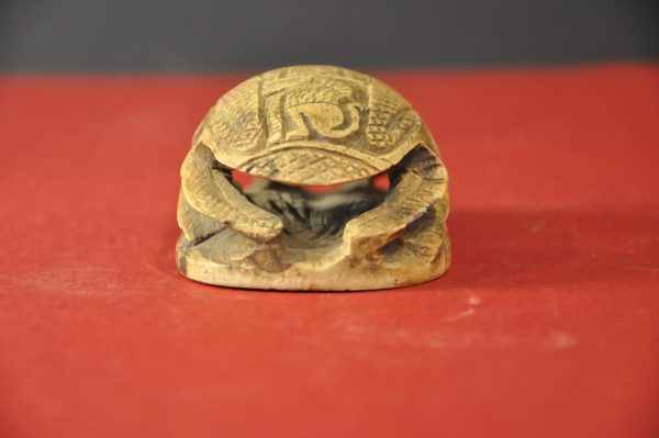 Magnifique scarabée égyptien vintage, Sculpté dans une pierre dure " – Image 3