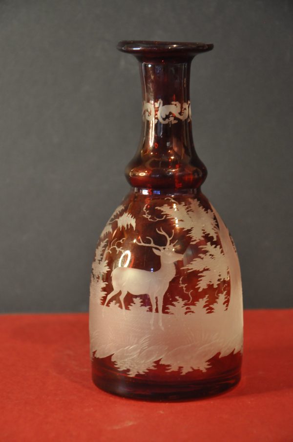 Bouteille en cristal de Bohème, datant du 19ème siècle.
