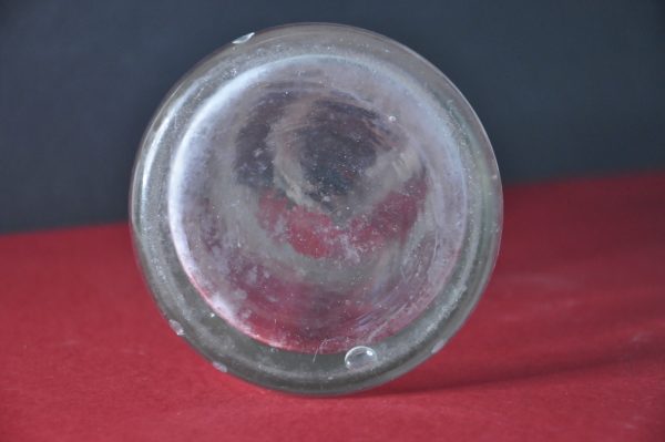 Bouteille de lait ancienne en verre gravé - Scène bucolique – Image 4
