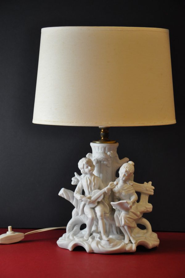 Lampe en Biscuit de Porcelaine - Scène Romantique