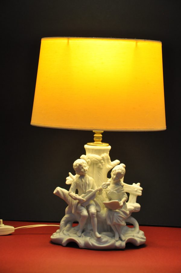Lampe en Biscuit de Porcelaine - Scène Romantique – Image 4