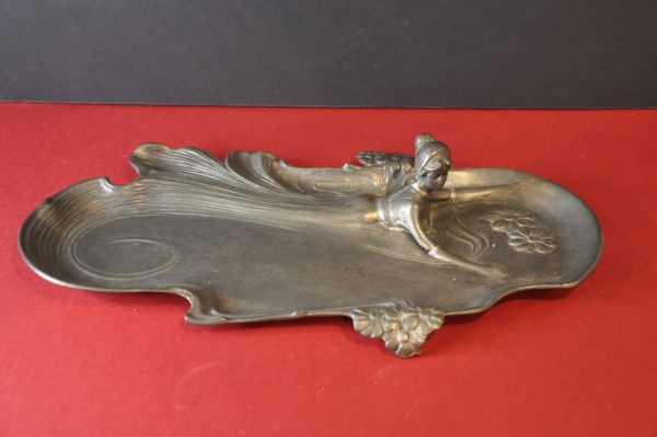 Superbe Plateau en étain Art Nouveau