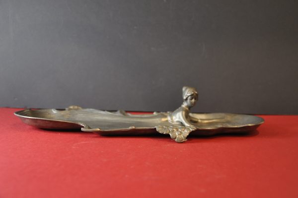 Superbe Plateau en étain Art Nouveau – Image 8
