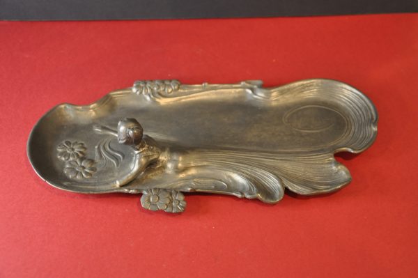 Superbe Plateau en étain Art Nouveau – Image 6