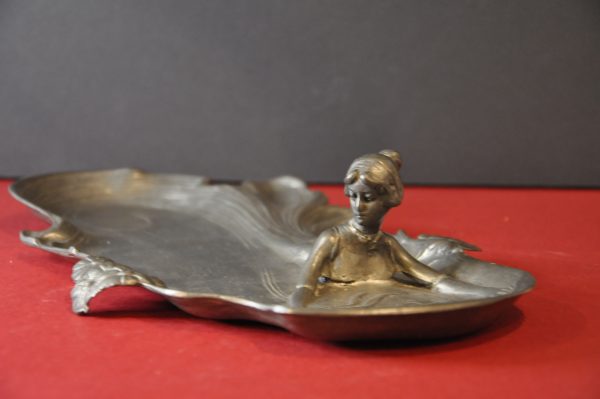 Superbe Plateau en étain Art Nouveau – Image 3