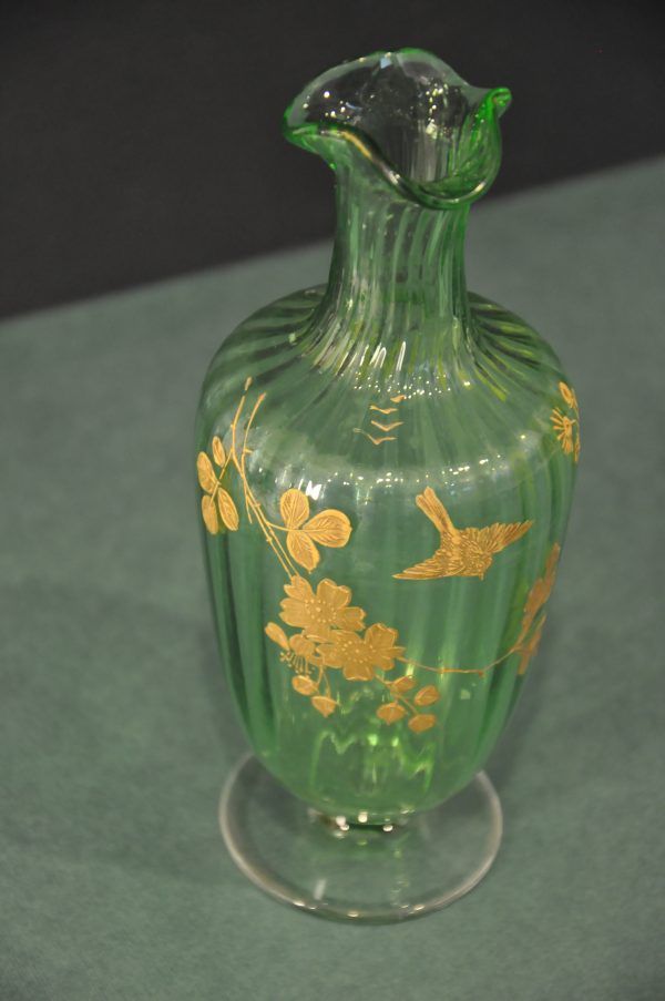 Paire de carafon en Cristal  vert emaillé d'or art nouveau  (Montjoie ? 1839-1916) – Image 10