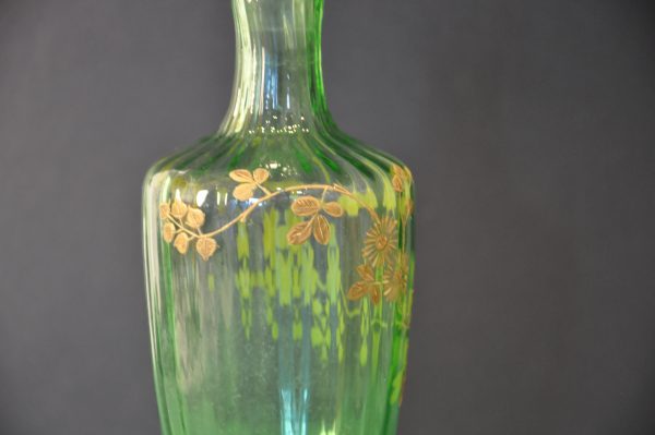 Paire de carafon en Cristal  vert emaillé d'or art nouveau  (Montjoie ? 1839-1916) – Image 6