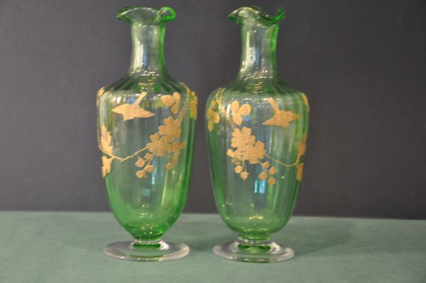 Paire de carafon en Cristal  vert emaillé d'or art nouveau  (Montjoie ? 1839-1916)