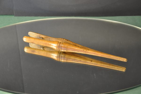 Ancienne passe à gants en bois - Outil de gantier – Image 2