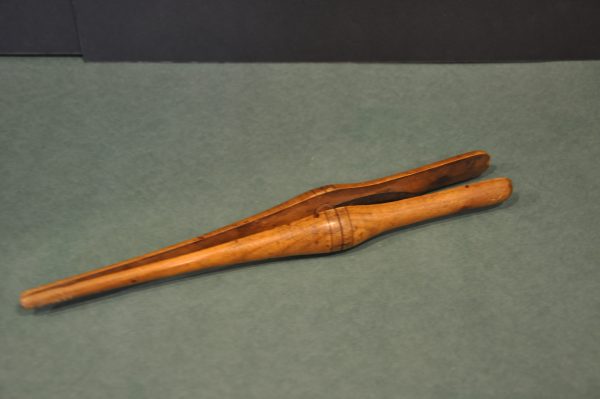 Ancienne passe à gants en bois - Outil de gantier – Image 3