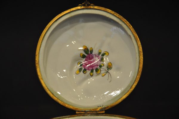 Ancienne Boîte à Bijoux en Porcelaine de Capodimonte XIXème – Image 4