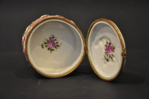 Ancienne Boîte à Bijoux en Porcelaine de Capodimonte XIXème – Image 3