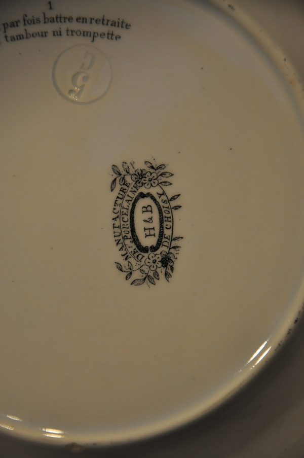 Lot de 2 Assiettes rébus, en porcelaine de la Manufacture de Choisy (France) – Image 7