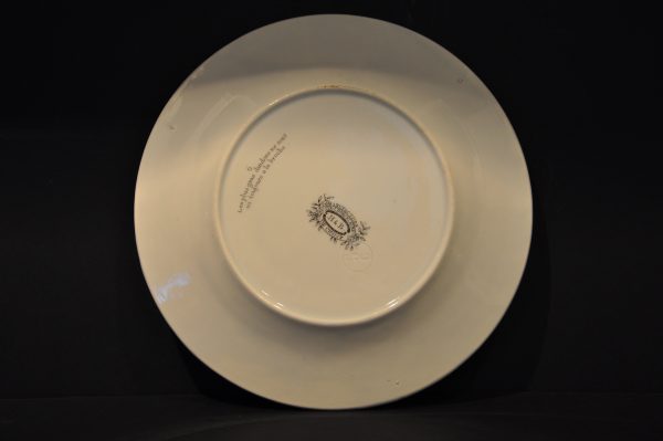Lot de 2 Assiettes rébus, en porcelaine de la Manufacture de Choisy (France) – Image 5